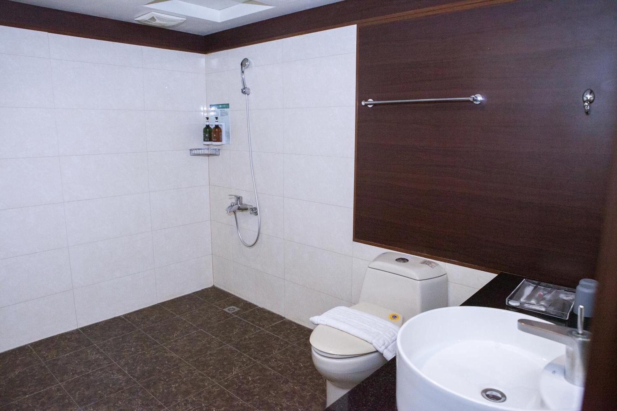 Yuai Fu Hao Hotel Taichung Exterior foto